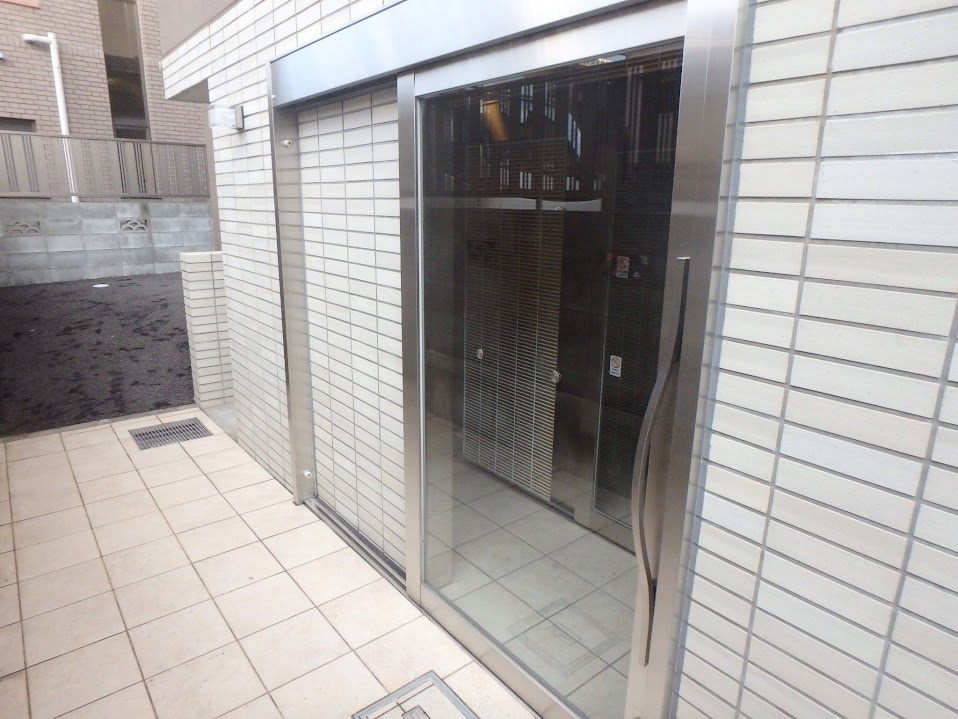 ハウスセゾン京大北のエントランス