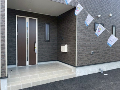 【エントランス】 | 旭市二7号棟 | 施工例：即日のご見学も可能です。お気軽に0476-37-3888までお問合せ下さい。