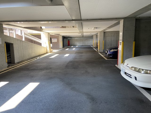 ADEST興戸の駐車場