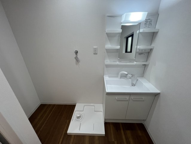 【独立洗面台】 | 中野新町中古戸建 | 独立洗面台、朝の身支度には欠かせません