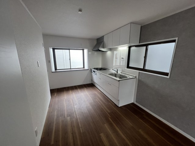 【居間・リビング】 | 中野新町中古戸建 | ゆったりとした居間です