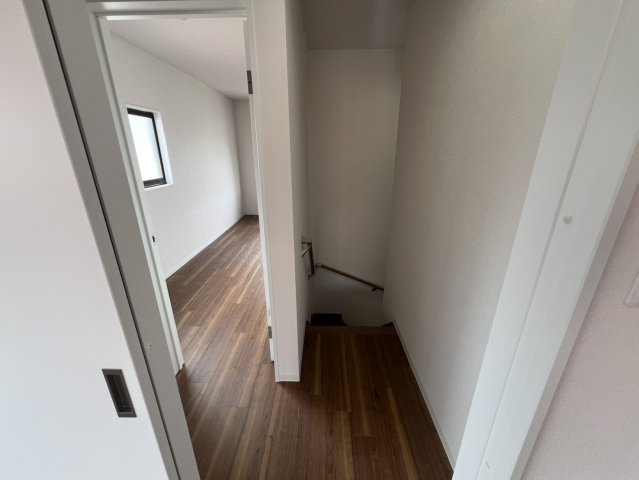 【内装】 | 中野新町中古戸建 | ３階ホール部分です。