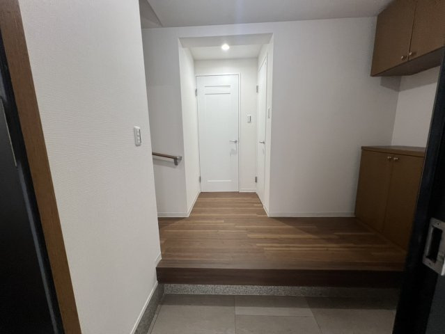 【玄関】 | 中野新町中古戸建 | きれいな玄関です