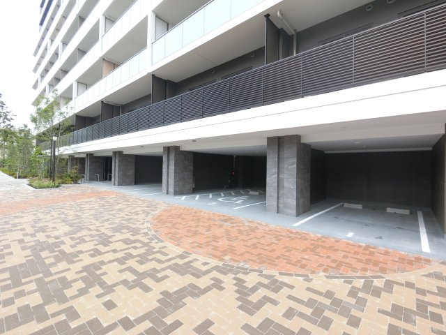 リーフシティ市川　ザ・レジデンスの駐車場