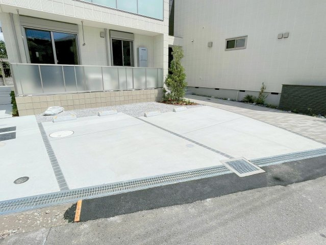 メゾン　ブリアンの駐車場