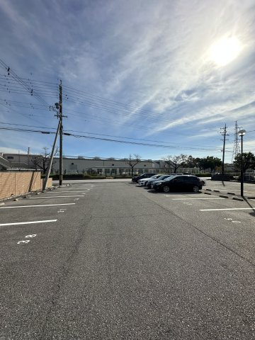 ロイヤル大成町1号館の駐車場