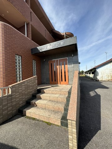 ロイヤル大成町1号館のエントランス