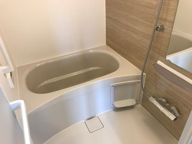 コンフェティの浴室|バス