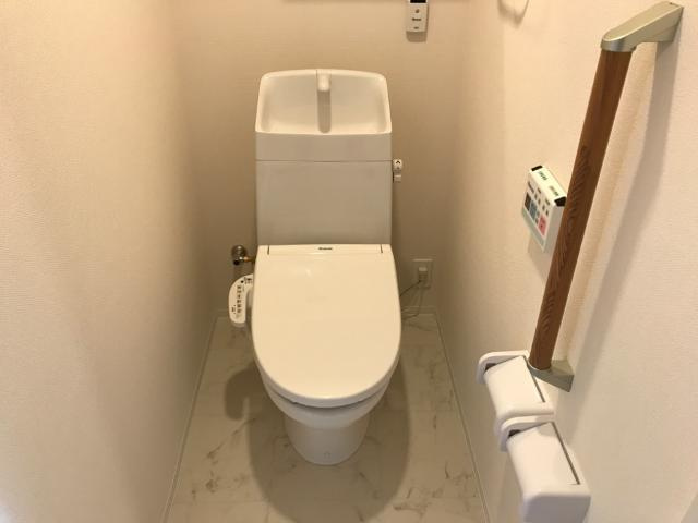 コンフェティのトイレ|シャワー付トイレ