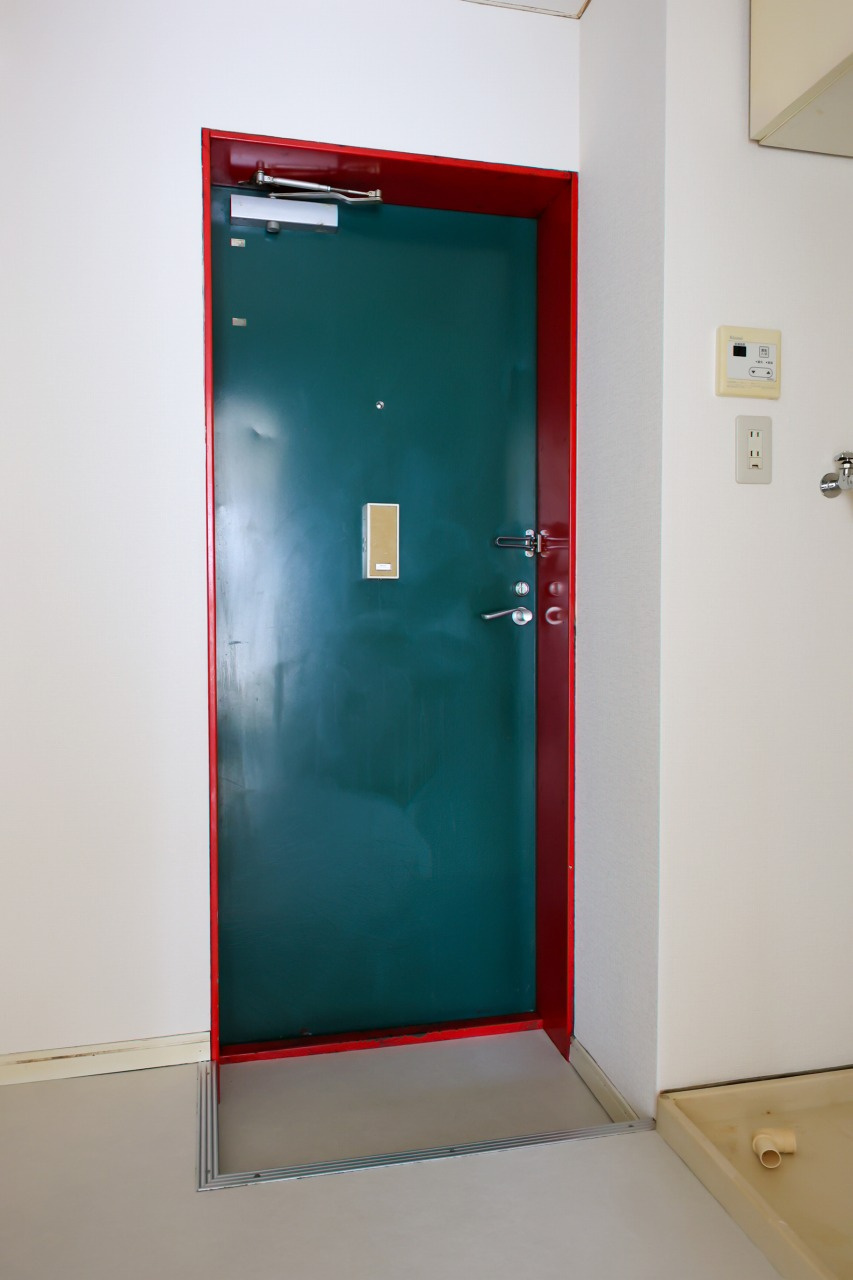 クレセントＭの玄関