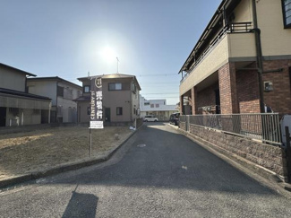 【前面道路含む現地写真】