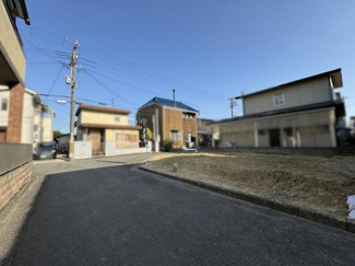 【前面道路含む現地写真】