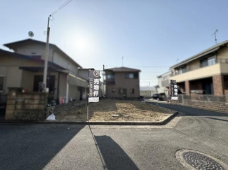 【前面道路含む現地写真】