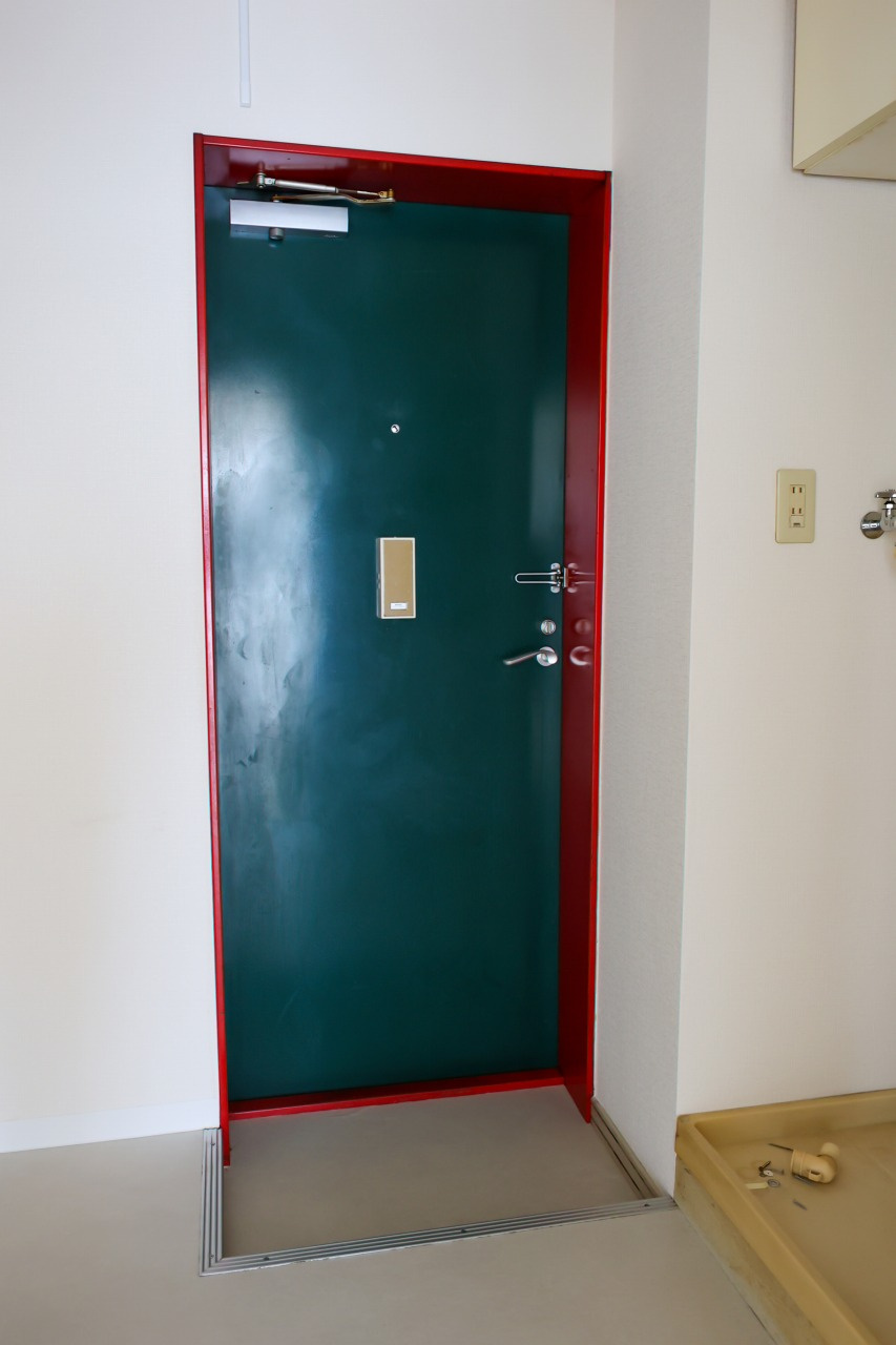 クレセントＭの玄関