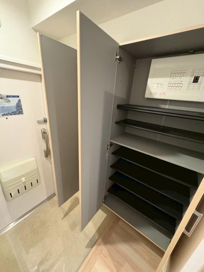 【玄関】 | 新田ハイツ | ●シューズボックス●
