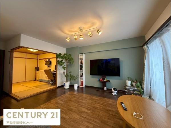 【居間・リビング】 | ベイシティ大阪センタープラザ | 約17.9帖の陽当りの良いリビングダイニングキッチンです！