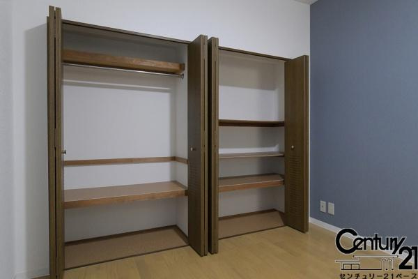 ネオハイツ八木西の収納|■現地撮影写真■各部屋に収納完備ですっきりと片付きます！