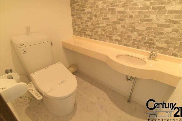 ネオハイツ八木西の浴室|■現地撮影写真■洗面所付で快適な綺麗なお手洗いです！ウォシュレット完備！