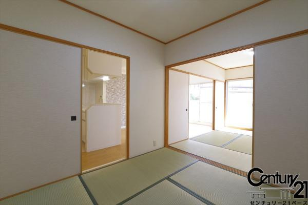 コスモ橿原神宮前の和室|■現地撮影写真■隣に４.５帖の和室も完備！ほっこり落ち着く空間です！