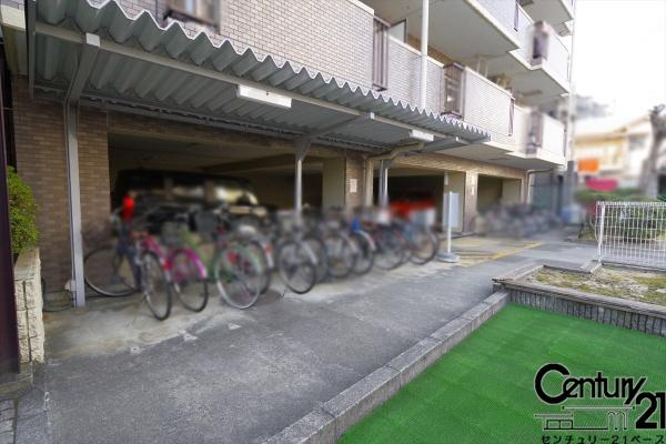 コスモ橿原神宮前のその他共用部分|■現地撮影写真■こちらは屋根付の駐輪場です！