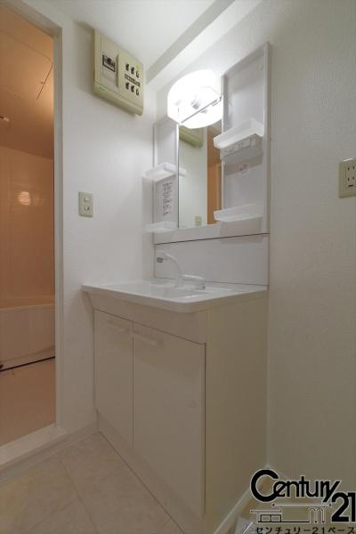 コスモ橿原神宮前の独立洗面台|■現地撮影写真■シャンプードレッサー交換済の綺麗な洗面室です！