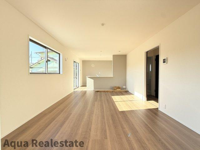 リーブルガーデン丸亀市飯山町第三の居間・リビング|ゆったりした子供部屋です