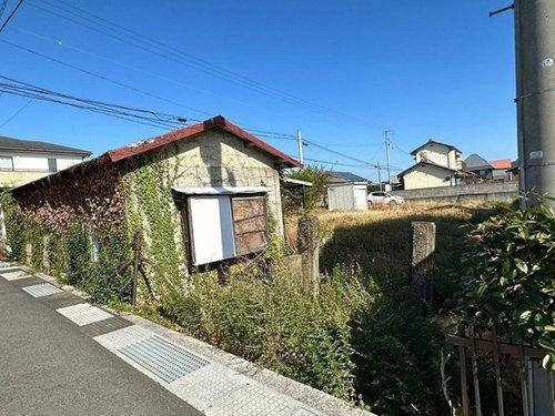垣生６丁目　売土地の外観|スーパー等の商業施設も車でアクセスしやすい範囲にあり、静穏な暮らしと利便性を両立した環境です。