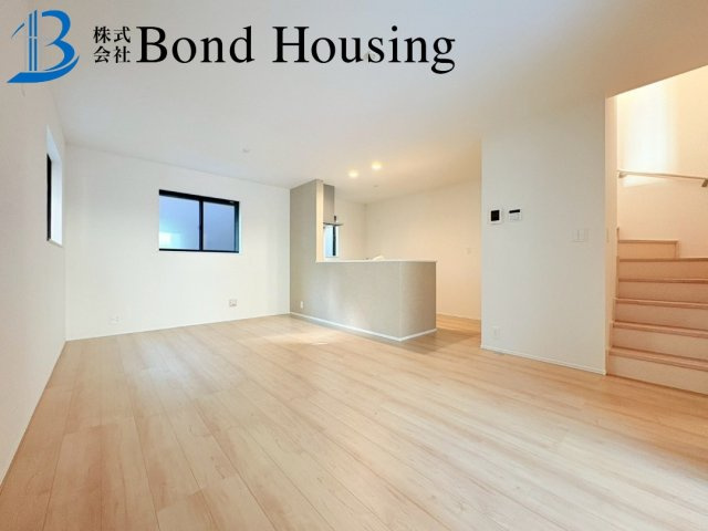 JR西明石駅まで徒歩12分　西明石北町1丁目　全1棟　新築戸建ての居間・リビング