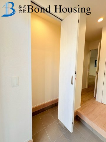 JR西明石駅まで徒歩12分　西明石北町1丁目　全1棟　新築戸建ての玄関