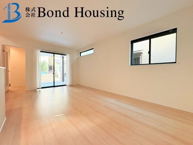 JR西明石駅まで徒歩12分　西明石北町1丁目　全1棟　新築戸建ての居間・リビング