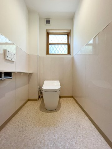 友が丘七丁目　戸建のトイレ|一階トイレ
タンクレストイレになります。