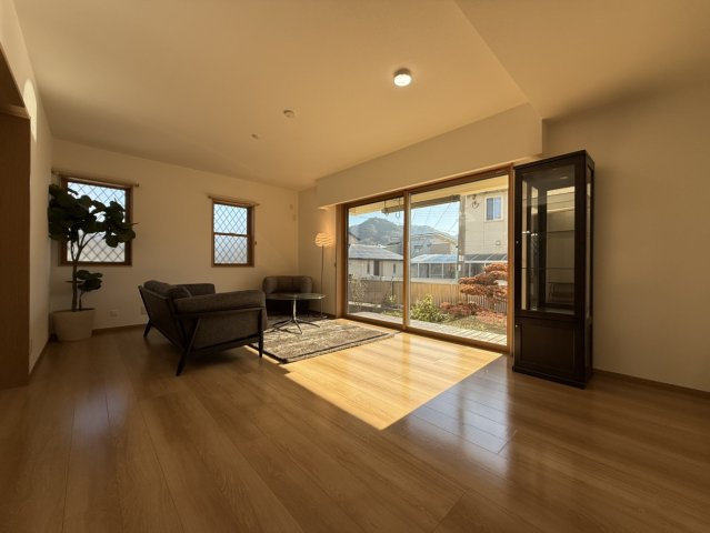 友が丘七丁目　戸建の居間・リビング