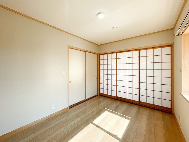 友が丘七丁目　戸建の洋室|玄関横洋室
畳を敷けるように一段下がっており和室にも変更可能です。