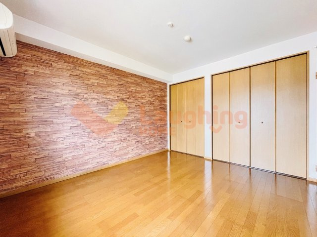 グランドール国分 A棟の寝室|開放的な寝室です