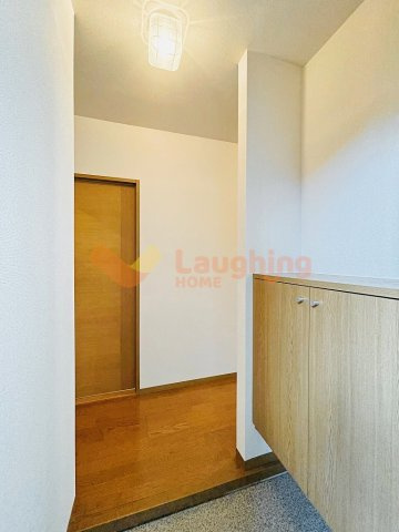 グランドール国分 A棟の玄関|明るい玄関です