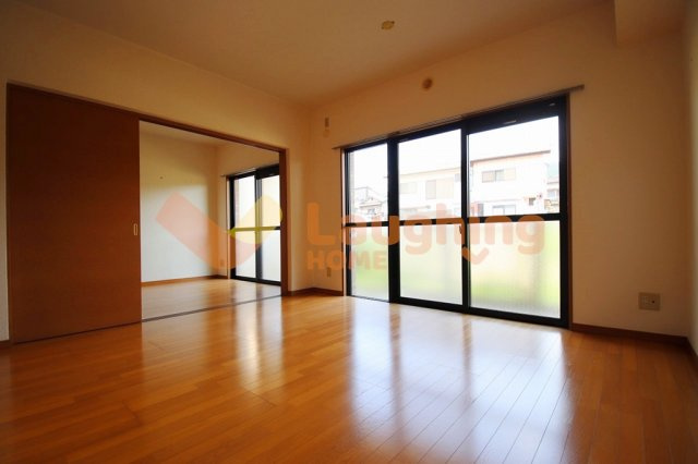 SUNDAY御井駅前の居間・リビング|ゆったりとしたリビングです