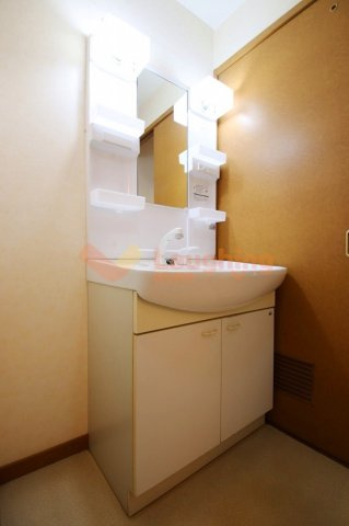 SUNDAY御井駅前の洗面所|広い洗面スペース