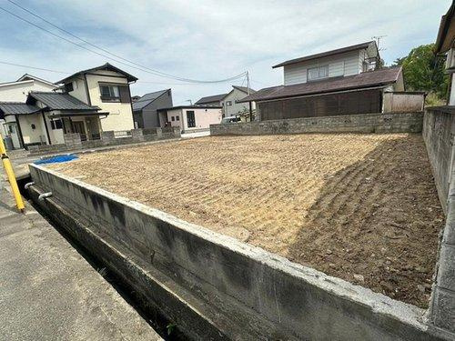 八幡３丁目　売土地の外観|上下水道も引込済みのため、余計なコストを抑えて着工可能。