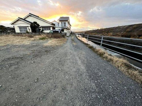 八幡２丁目　売土地の前面道路含む現地写真|前面道路含む現地写真