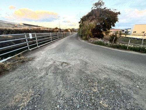 八幡２丁目　売土地の前面道路含む現地写真|前面道路含む現地写真