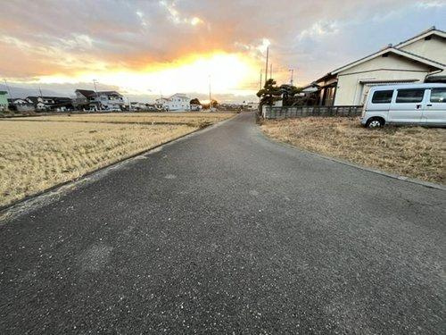 八幡２丁目　売土地の前面道路含む現地写真|前面道路含む現地写真
