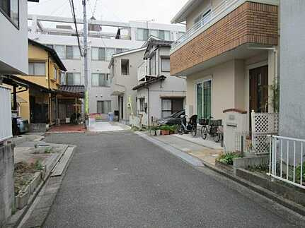 広島市安佐南区川内４丁目　新築一戸建ての前面道路含む現地写真