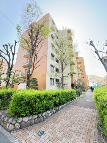 白川高層住宅5棟の外観
