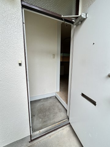 ハイツふじの玄関