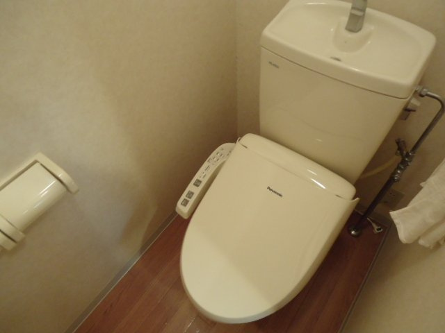 コンフォール　Ｋのトイレ|シャワー付トイレ