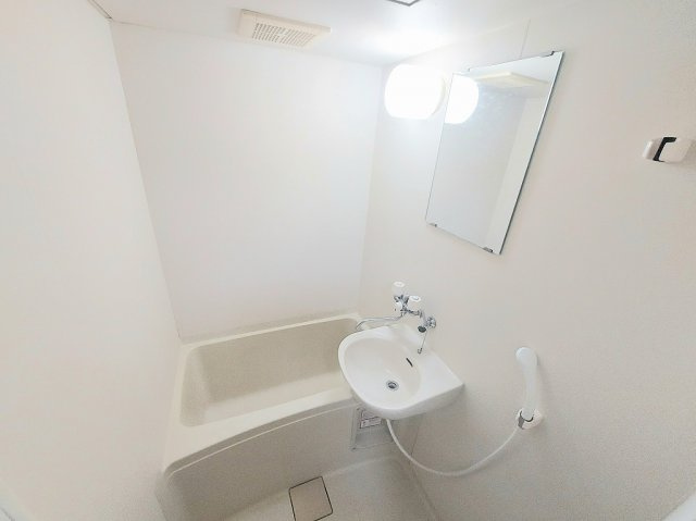 レオパレスＫＵＷＡＤＡの浴室