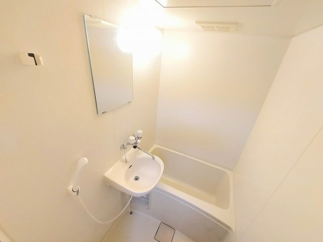 レオパレスフレーズ壱番館の浴室