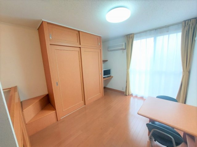 レオパレスサニーハイツの居間・リビング