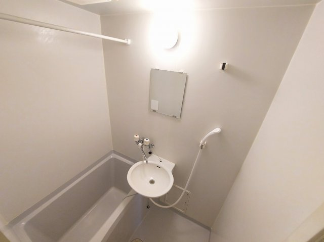 レオパレスサニーハイツの浴室