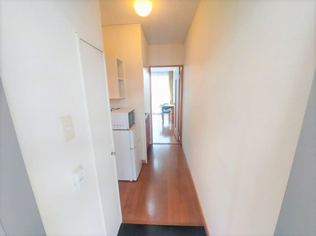 レオパレスサニーハイツの玄関